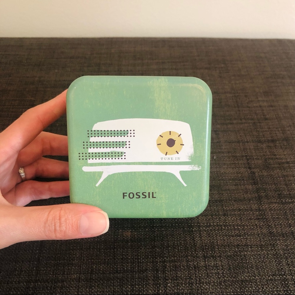 Fossil brand metal tin box 📦